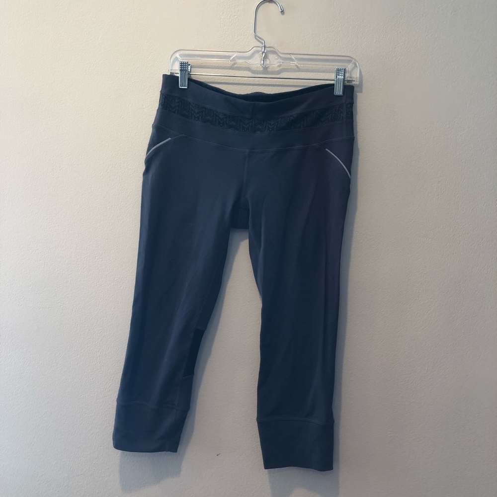 Athleta brand designer athleisure athletic streetwear capri leggings, size small